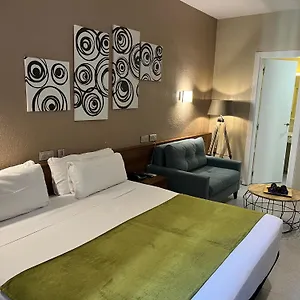 https://hostal-iznajar-barcelona.topbarcelonahotels.com